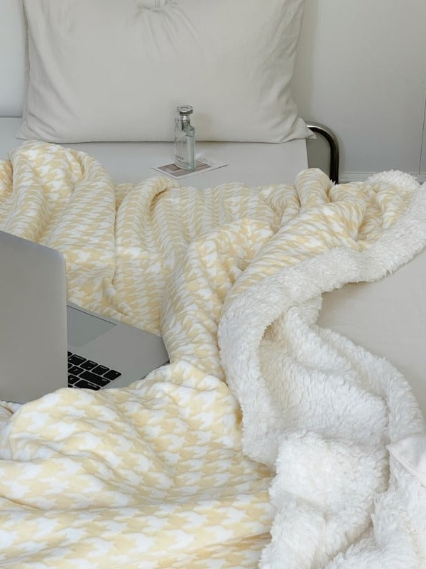 Houndstooth Sherpa Throw Blanket original reference image 19
