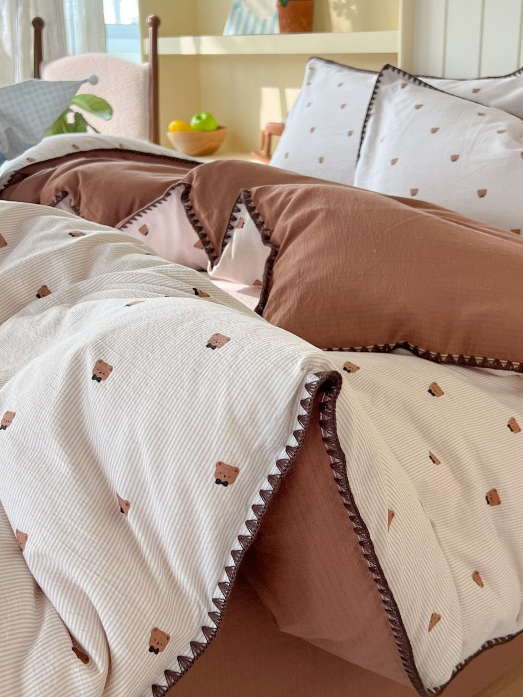 Meadow Embroidered Seersucker Clip-Jacquard Bedding Set original reference image 7