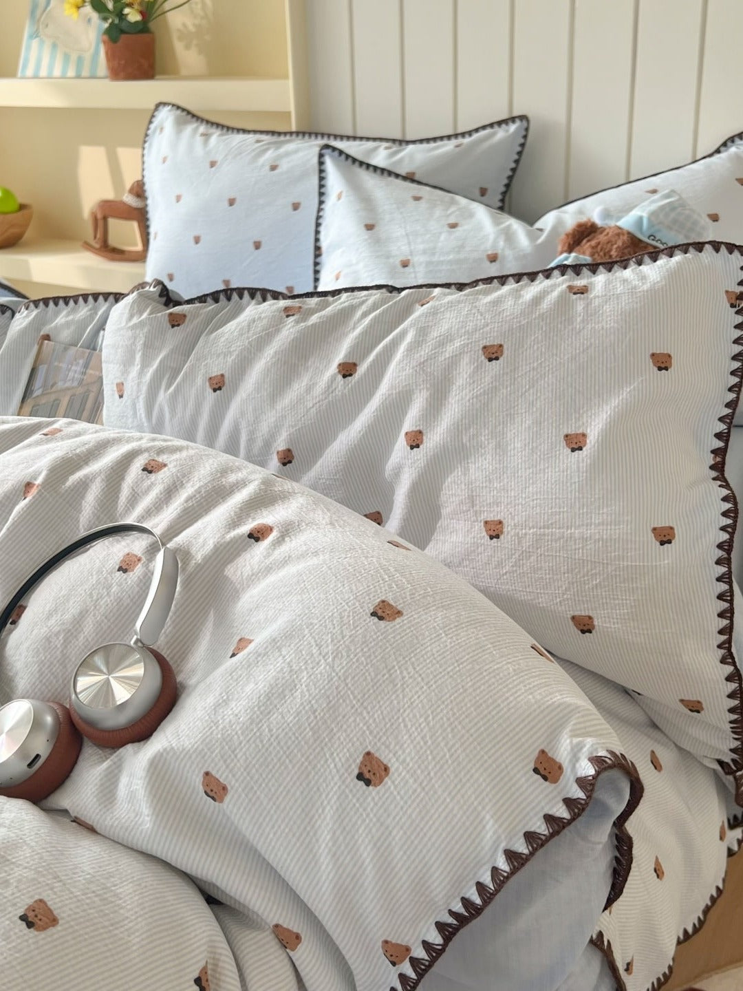 Meadow Embroidered Seersucker Clip-Jacquard Bedding Set original reference image 15