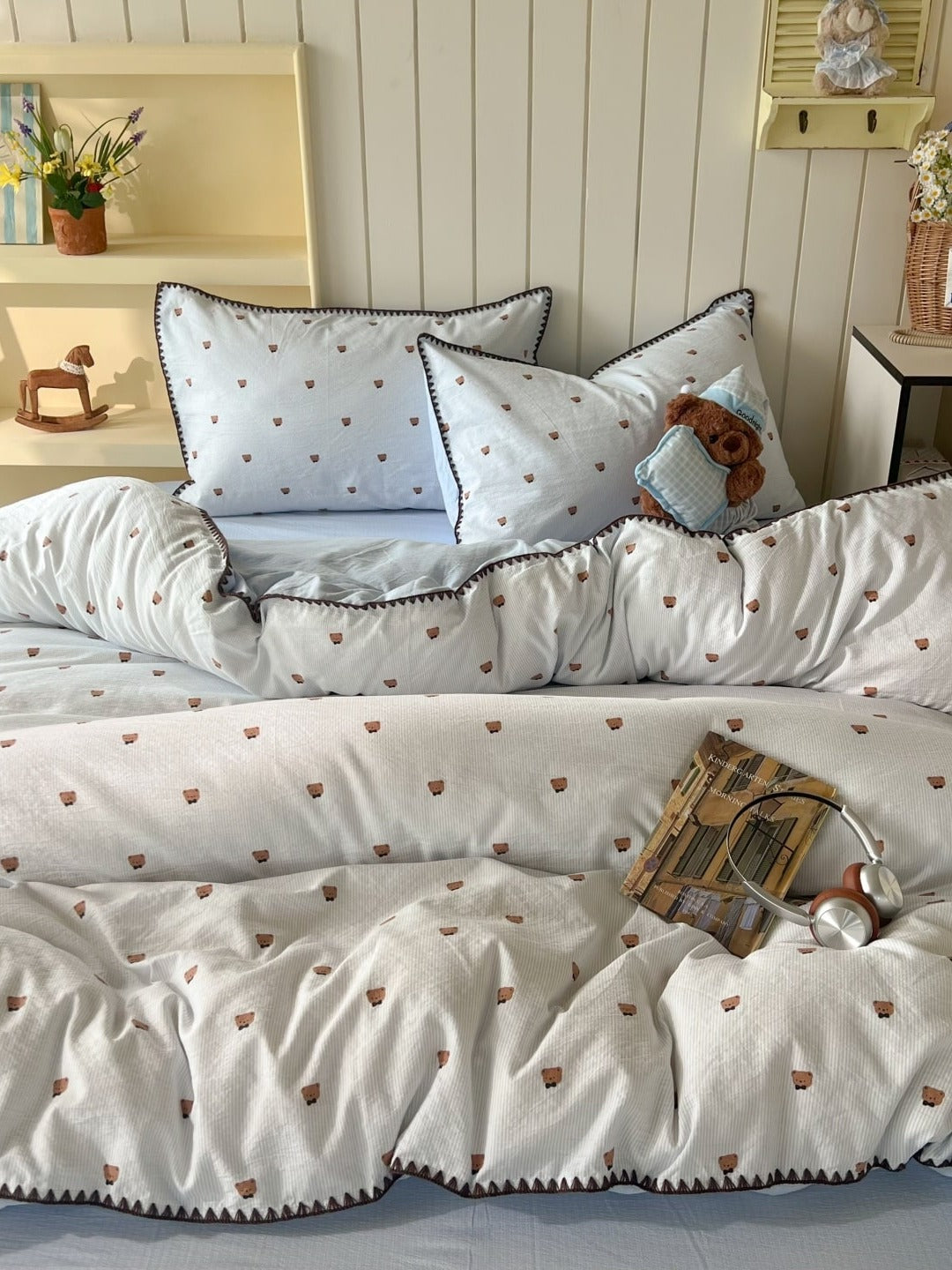 Meadow Embroidered Seersucker Clip-Jacquard Bedding Set original reference image 16