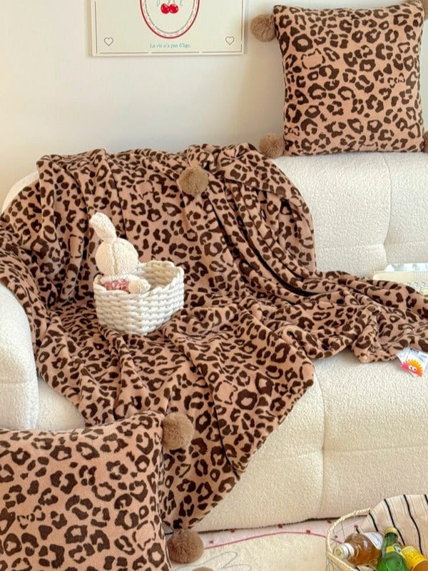 Pom-Pom Leopard Plush Throw Blanket original reference image 10