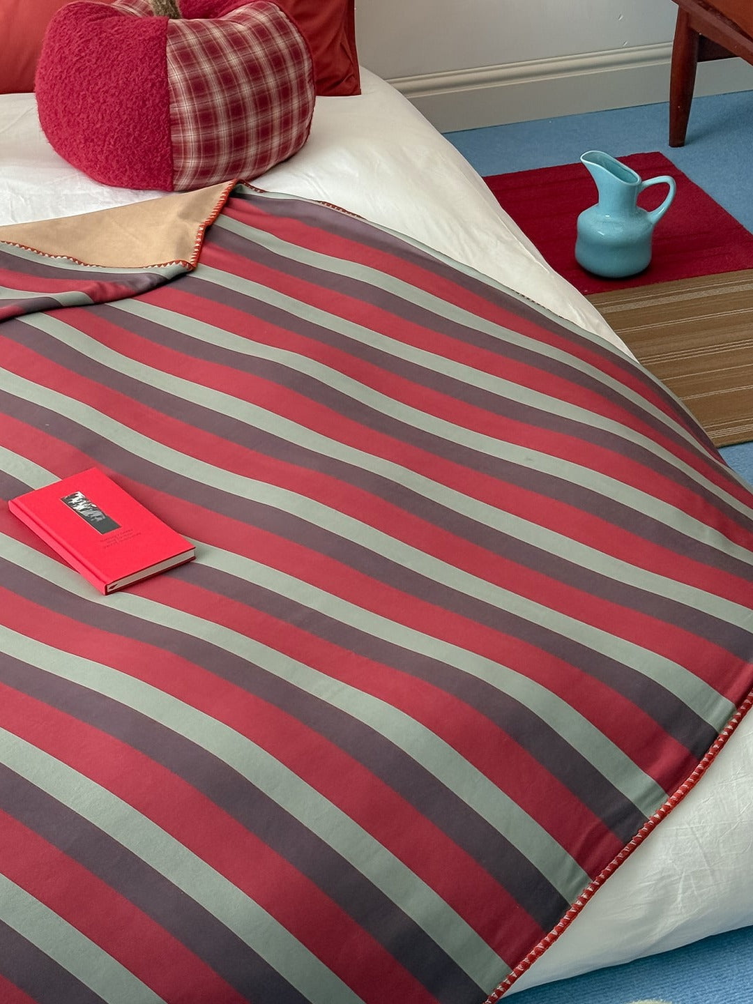 Retro Stripe Thermal Fleece Throw Blanket original reference image 7