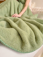 Scallop Edge Sherpa Throw Blanket original reference image 9