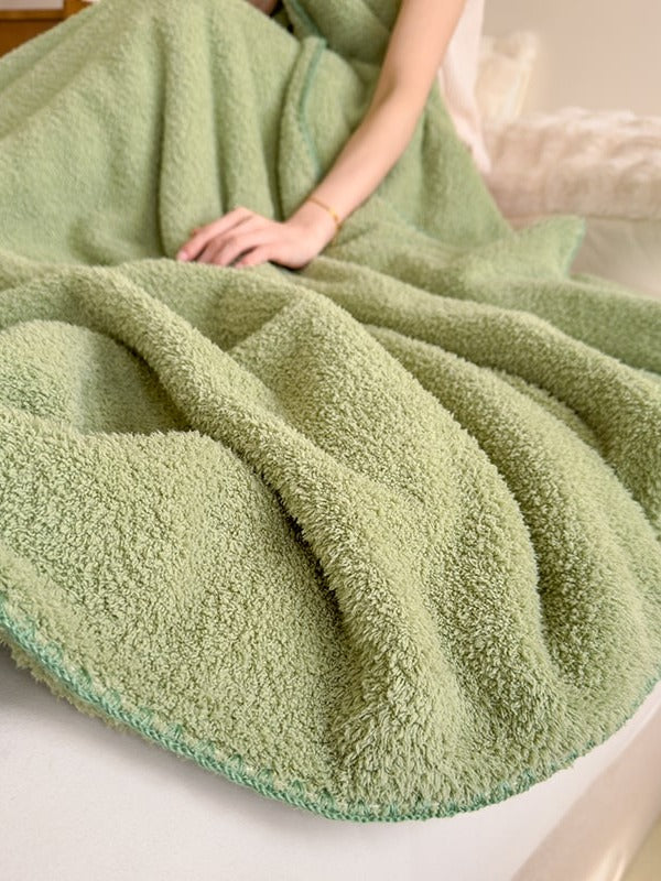 Scallop Edge Sherpa Throw Blanket original reference image 9