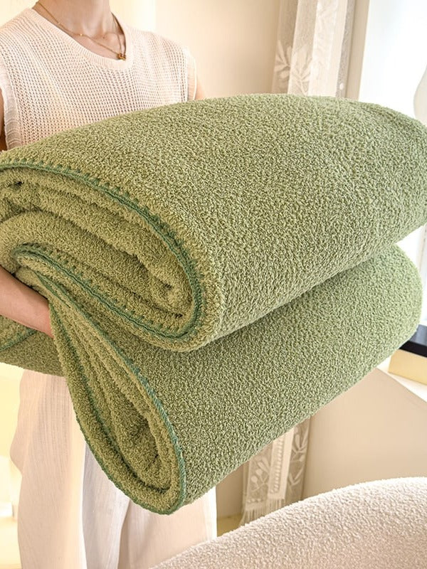 Scallop Edge Sherpa Throw Blanket original reference image 12