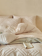 Squareweave Clip-Jacquard Bedding Set original reference image 3