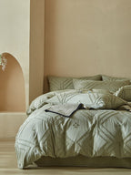 Squareweave Clip-Jacquard Bedding Set original reference image 8