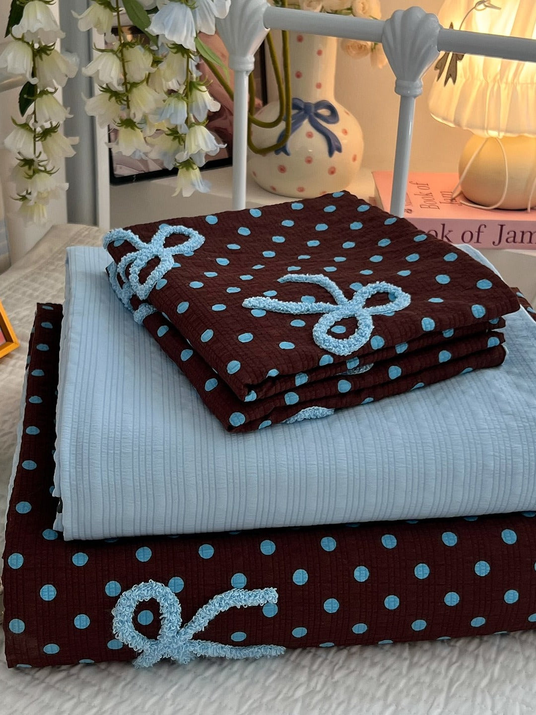 Tufted Bow Dot Seersucker Bedding Set original reference image 1