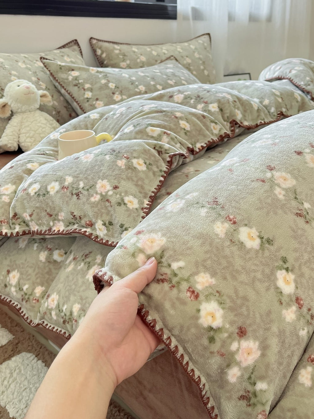 Whimsy Printed Plush Bedding Set original reference image 44